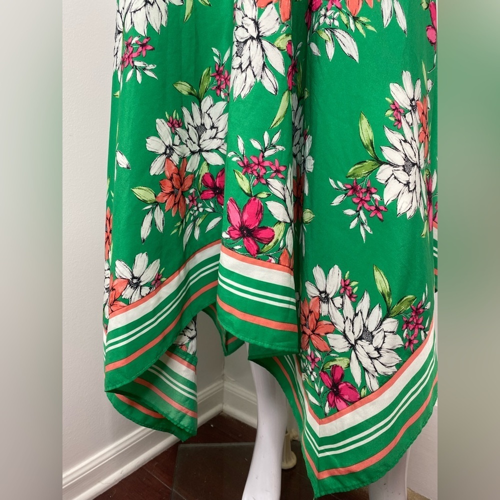 Vince Camuto Floral A line Handkerchief Green V-Neck Dress - Picture 6 of 12